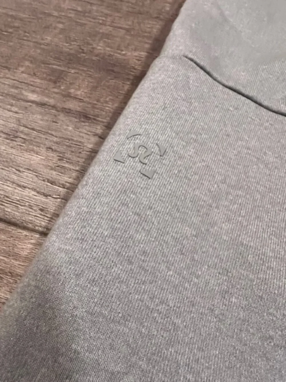 Lululemon Joggers – Men’s Medium – Grey – Athletic / Casual - Picture 3 of 3